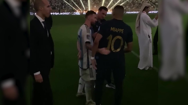 1671459311 Mundial 2022 Qatar El bonito abrazo entre Messi y Mbapp