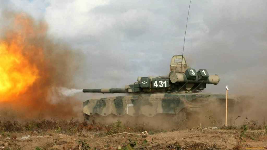 T-72 disparando