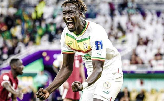 Famara Diédhiou celebra el gol que consiguió con Senegal en el Mundial ante Catar. 