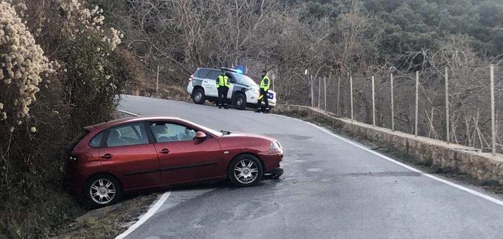 1675289721 Accidente en Granada Una conductora herida en Hazallanas desvio provisional
