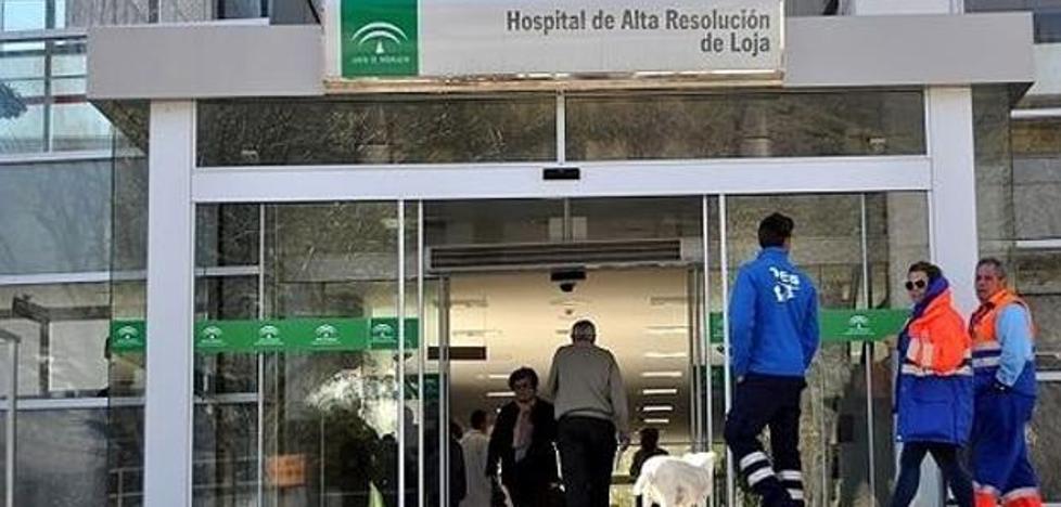 1675417513 Fuego en Granada Trasladado al hospital un anciano tras golpearse