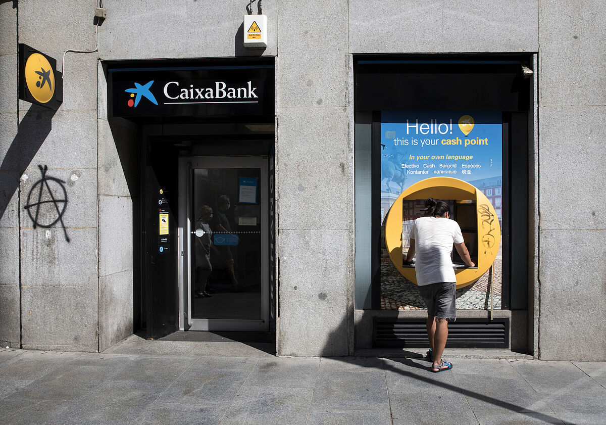 CaixaBank gana 3145 millones en 2022 un 398 menos por