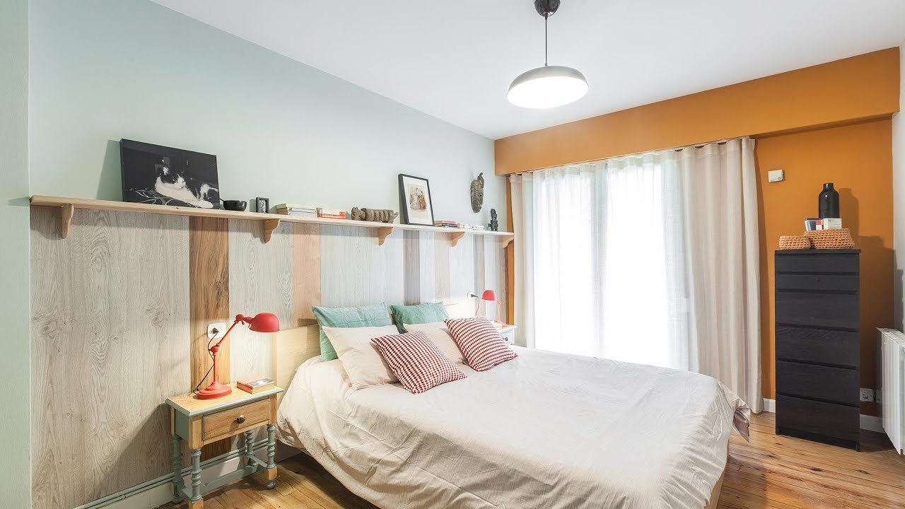 Dormitorio amarillo con friso de madera Programa completo