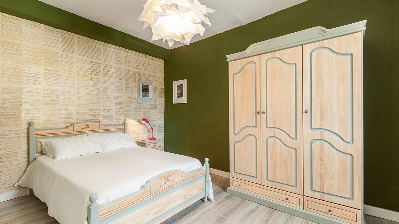 Dormitorio verde con decoración musical SIN OBRA Programa completo